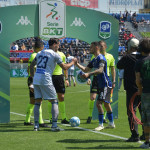 Ceppitelli e Marin si salutano a inizio partita. Scambio di gagliardetti tra capitani