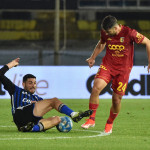 Valoti in contrasto. Battaglia a metà campo. Valoti