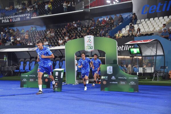 IPA87975974 - Players of Pisa enter the field for warmup during Pisa SC vs US Catanzaro, Italian soccer Serie B match in Pisa, Italy, August 30 2026