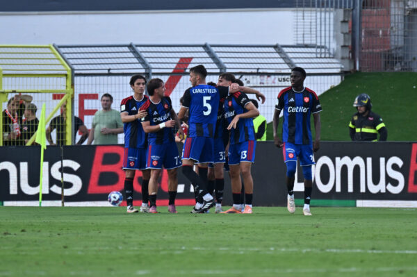 IPA88768298 - AC Pisa 1909 Team celebrates after scores a goal during the soccer match between Mantova 1911 and SC Pisa 1909, MD5 of Serie BKT Italian Soccer Championship 2026/2027 at Danilo Martelli - Pata Stadium on September 20, 2026 in Mantua, Italy.